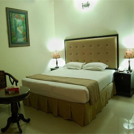 Hotel Ambassador Residency Chittagong Exterior foto