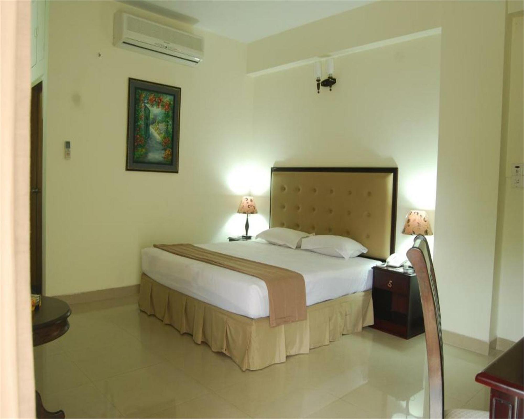 Hotel Ambassador Residency Chittagong Exterior foto