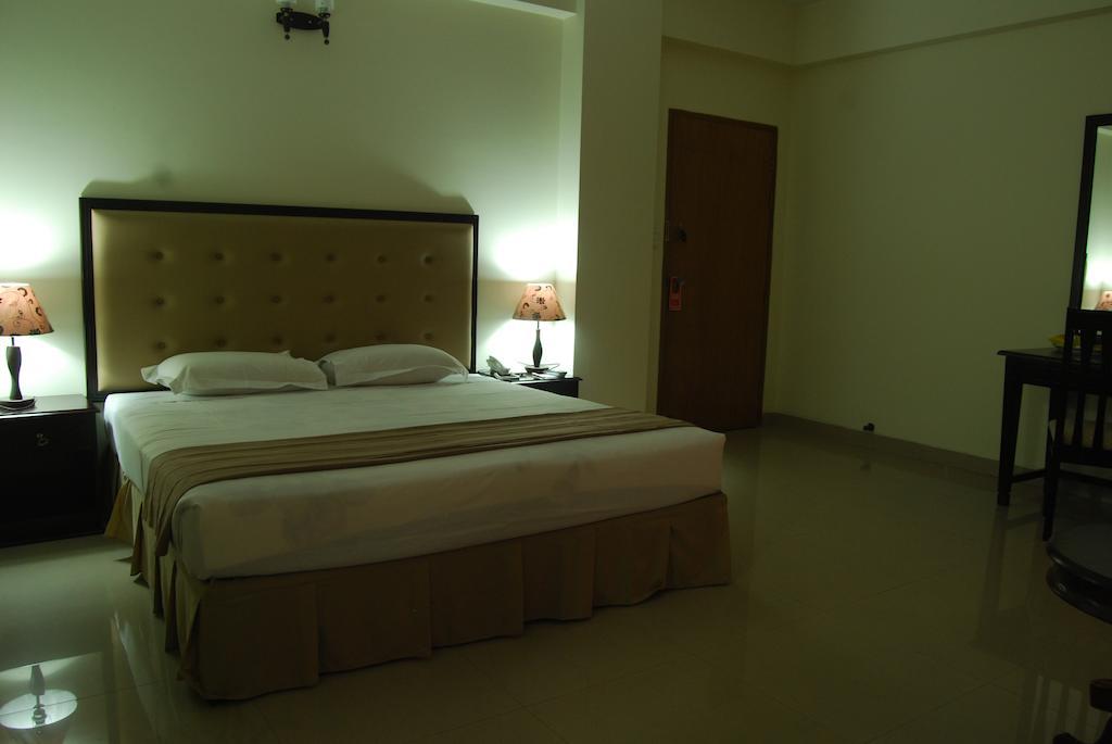 Hotel Ambassador Residency Chittagong Exterior foto